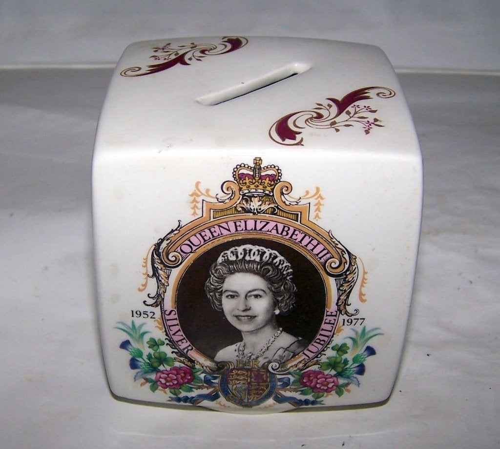 Spaarpot Koningin Elizabeth II Zilveren Jubileum 1977. Nwst, Ophalen of Verzenden