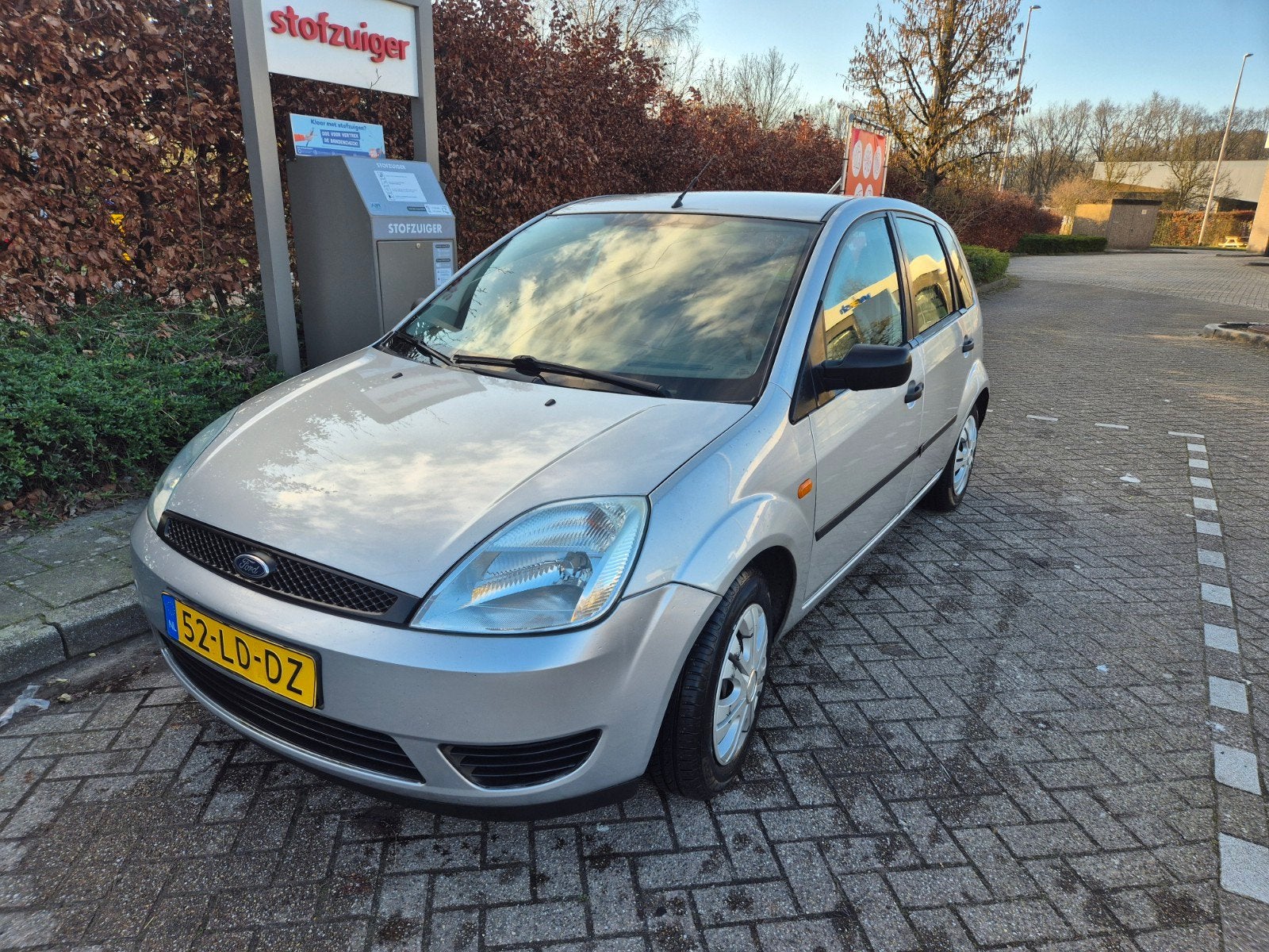 Ford Fiësta 1.3 8V 5DR 2002 Grijs, Auto's, 1299 cc, 4 cilinders, 49 €/maand, Origineel Nederlands