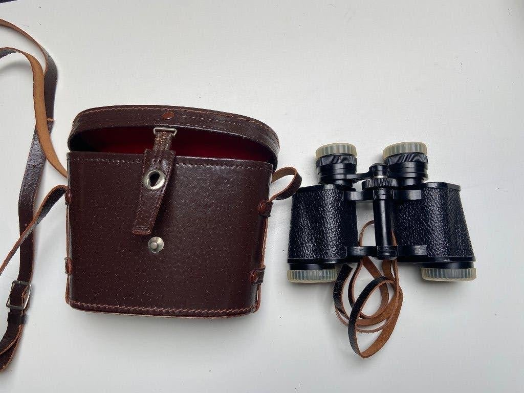 Splend 8x30 Verrekijker, 7.5 gr. en met Originele leren hoes, Gebruikt, 8 tot 12x, Met hoes of tas, Porro (met knik)