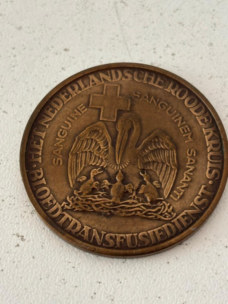 Rodekruis munt, Postzegels en Munten, Penningen en Medailles, Ophalen of Verzenden, Overige materialen