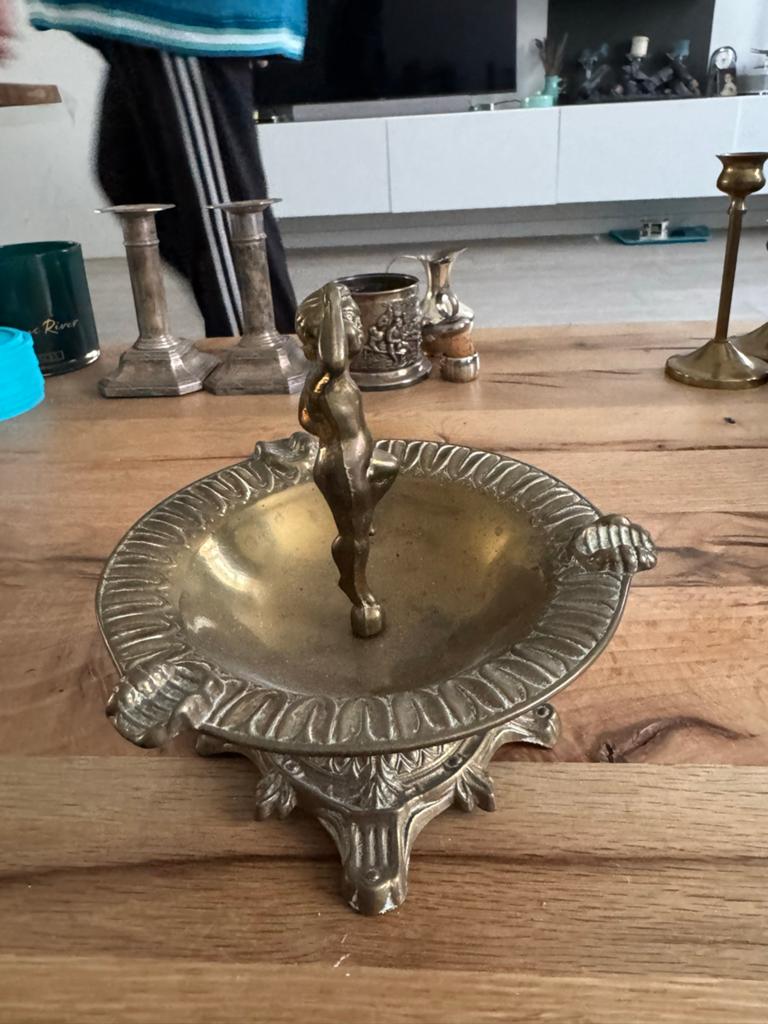 Antieke Messing Asbak / Vide-Poche met Dansende Cherubijn, Antiek en Kunst, Antiek | Koper en Brons, Ophalen of Verzenden, Koper