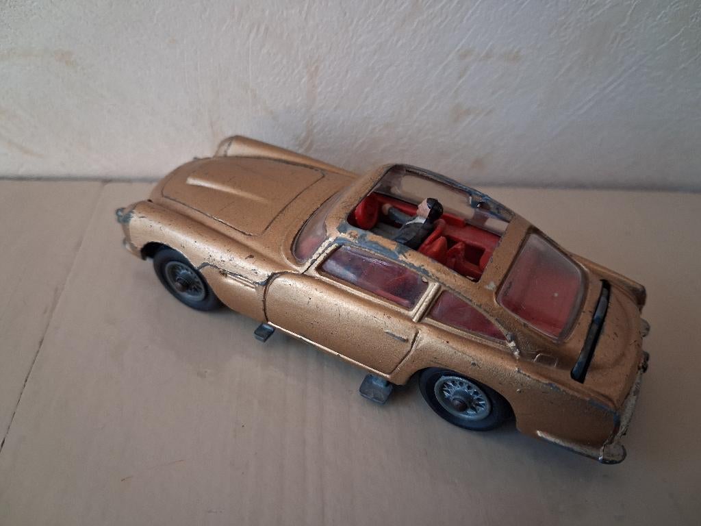 Aston Martin DB5 James Bond Goldfinger van Corgi Toys, Hobby en Vrije tijd, Modelauto's | 1:43, Ophalen of Verzenden, Gebruikt