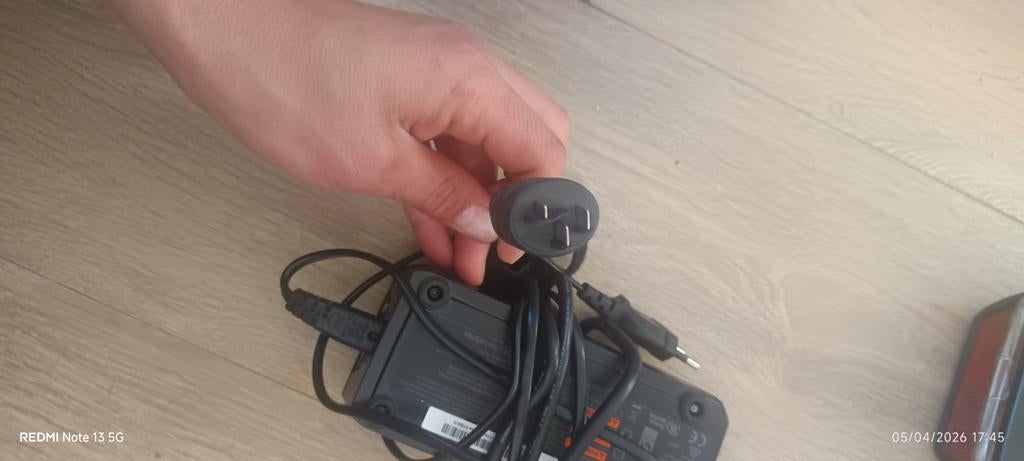 Oplader met kabel en stekker, Ophalen of Verzenden, Gebruikt, Overige typen