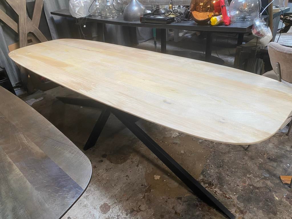 Deense ovale eettafel 300x100 van massief mangohout