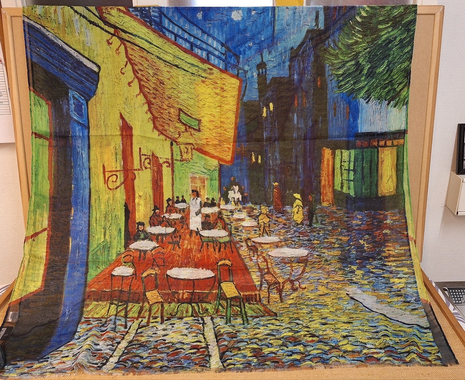Sjaal viscose 90x180 Café Arles NIEUW, Ophalen of Verzenden, Zo goed als nieuw, Maat 46/48 (XL) of groter, Sjaal