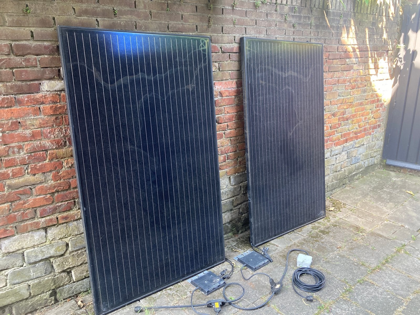 2 zonnepanelen met 2 Enphase M250 omvormers., Ophalen, Gebruikt, Compleet systeem, 200 wattpiek of meer