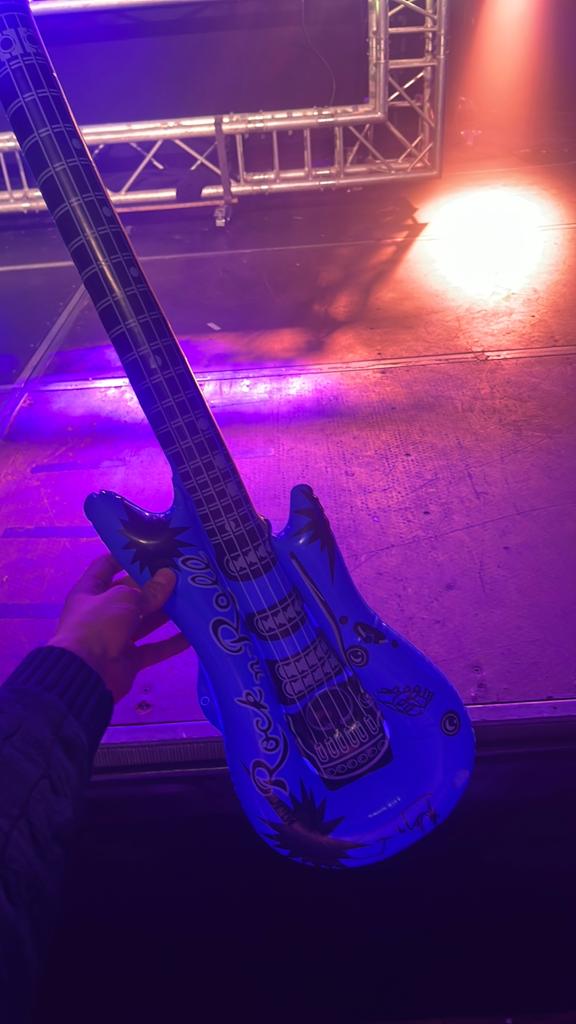 Opblaasbare gitaar (gesgineerd door henk wijngraard), Ophalen of Verzenden, Zo goed als nieuw