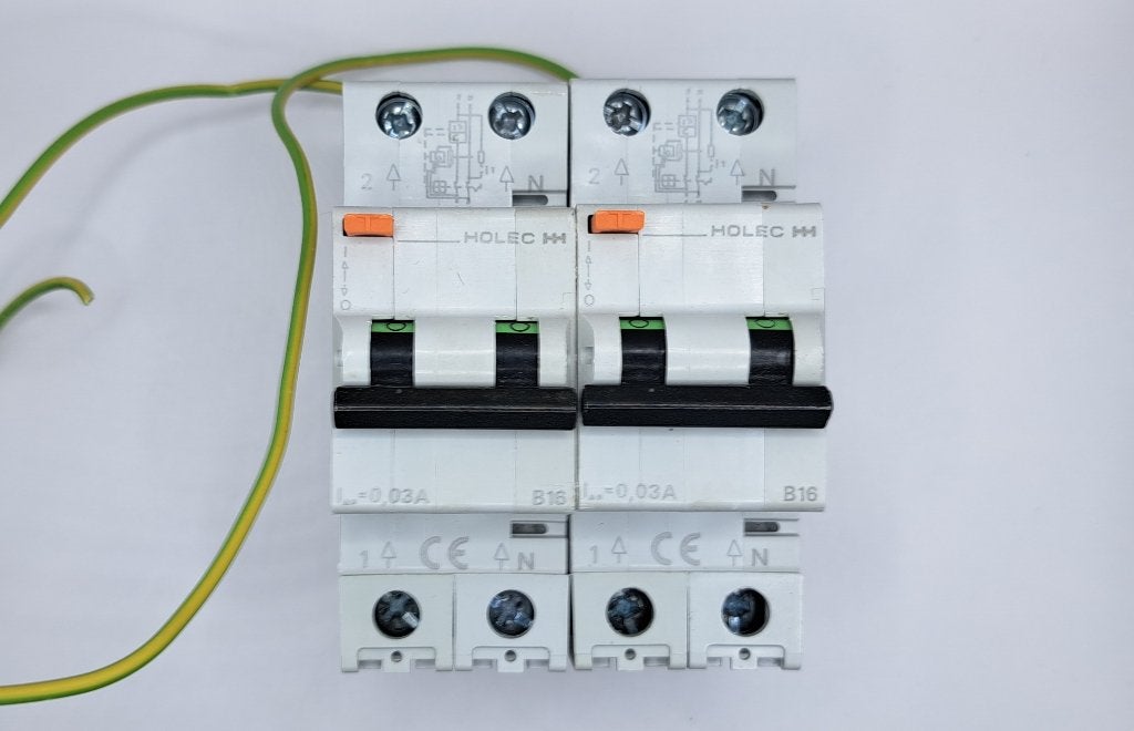 Holec Groepenkast Aardlekautomaat NE B16 30mA 230V 2P (2x), Hobby en Vrije tijd, Elektronica-componenten, Gebruikt, Onbekend, Ophalen of Verzenden