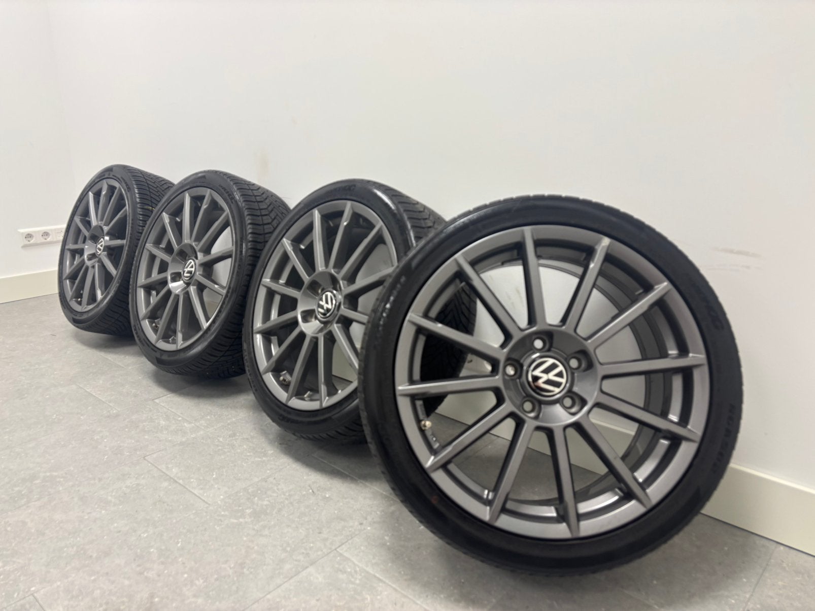 Originele Volkswagen 18” velgen 5x112 incl. allseason banden, Auto-onderdelen, Banden en Velgen, 18 inch, Banden en Velgen, Ophalen of Verzenden