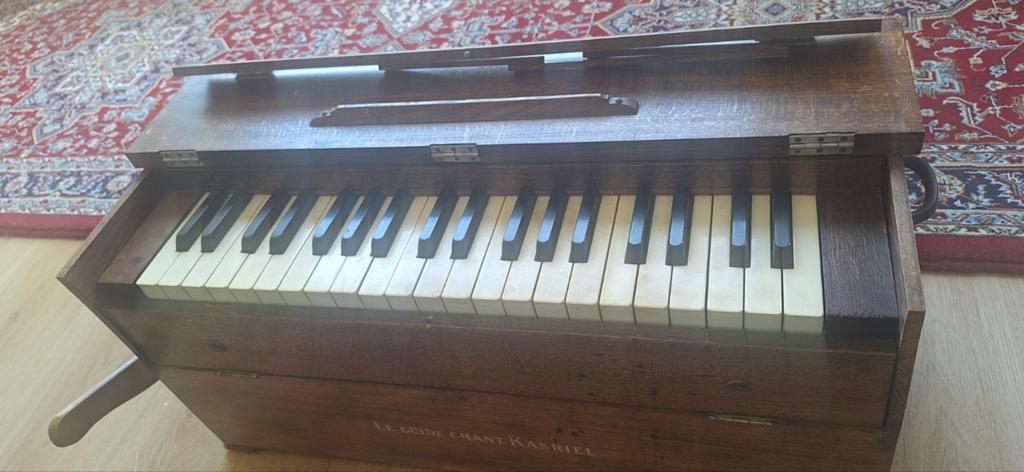 Harmonium 'Le Guide Chant Kasriel' Parijs, Muziek en Instrumenten, Orgels, Ophalen, Zo goed als nieuw, 1 klavier, Harmonium