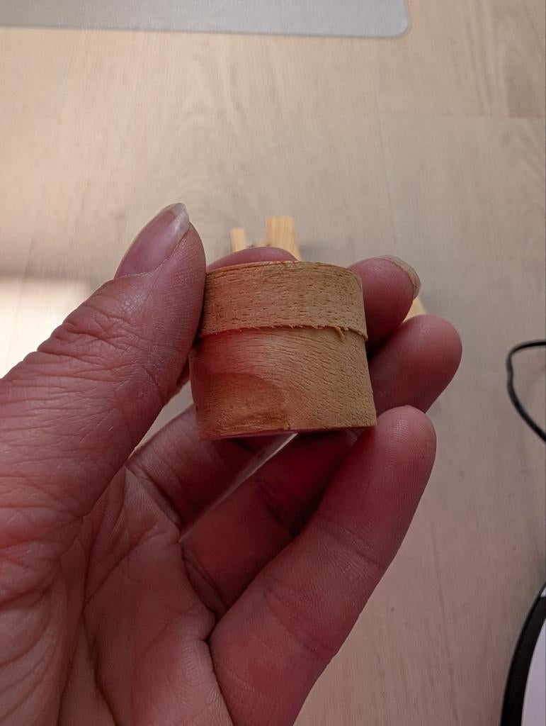 Miniatuur houten doosje voor poppenhuis, Ophalen of Verzenden, Gebruikt, Decoratie
