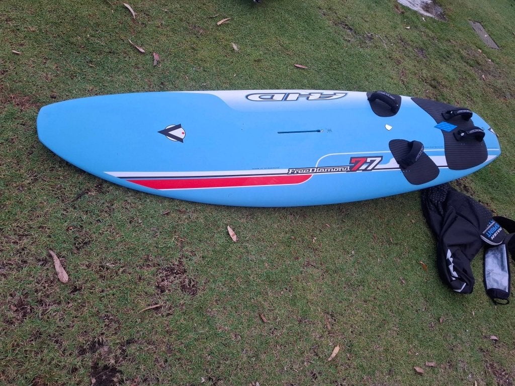 Gevraagd: AHD Free Diamond 77 149L, Watersport en Boten, Windsurfen, Ophalen, Zo goed als nieuw, Plank