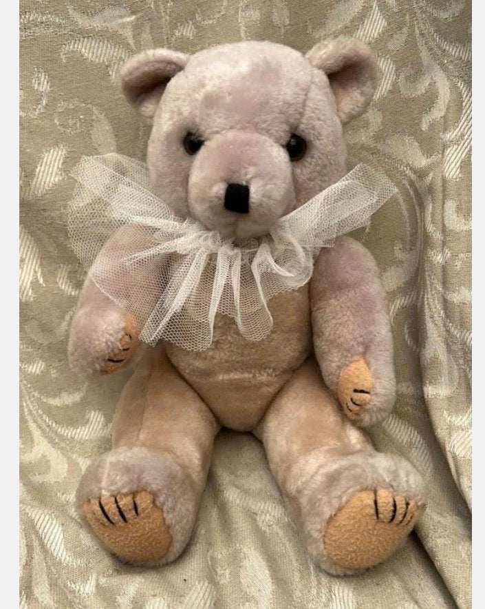 Jaren ‘80 oude beer 40 cm met mooie pierrot kraag, Verzamelen, Beren en Cherished Teddies, Overige merken, Gebruikt, Stoffen beer