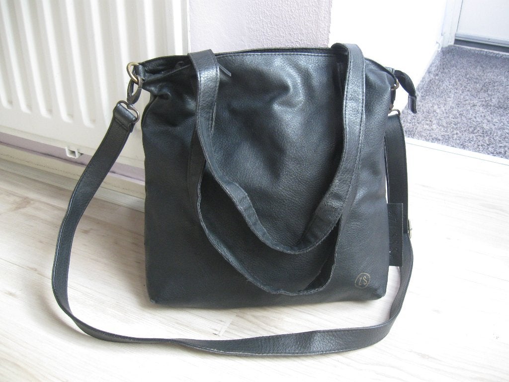 ZS ZUSSS ruime zwarte tas geen leer, Sieraden, Tassen en Uiterlijk, Tassen | Damestassen, Ophalen of Verzenden, Gebruikt, Zwart