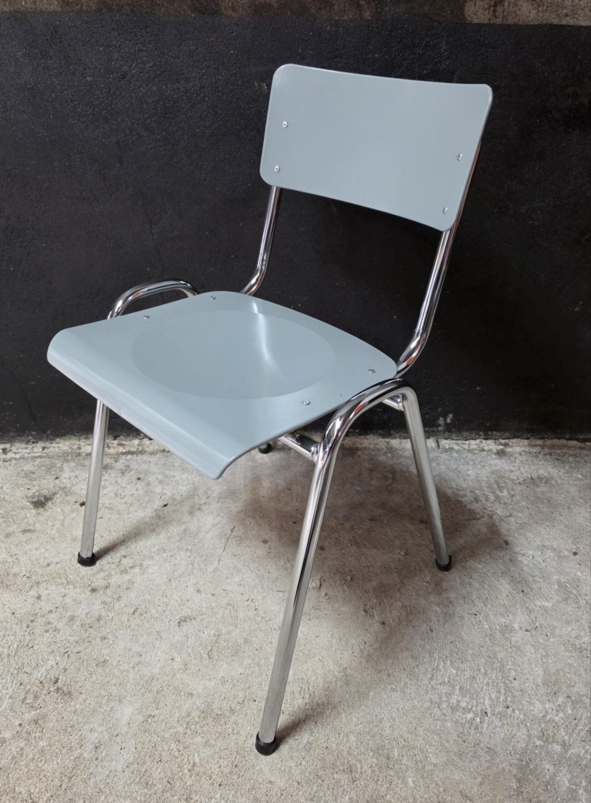 147 schoolstoelen mix kantine stoelen grijs vergaderstoelen, Kunststof, Ophalen of Verzenden, Zo goed als nieuw, Grijs