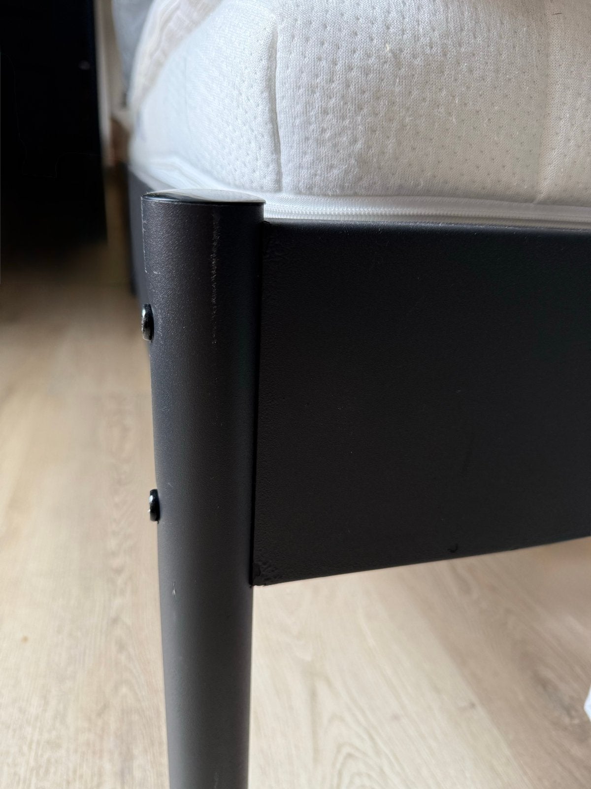 Twee persoonsbed 180x200cm Jysk | 2 losse Duvatex matrassen, Ophalen, Gebruikt, Zwart, Tweepersoons
