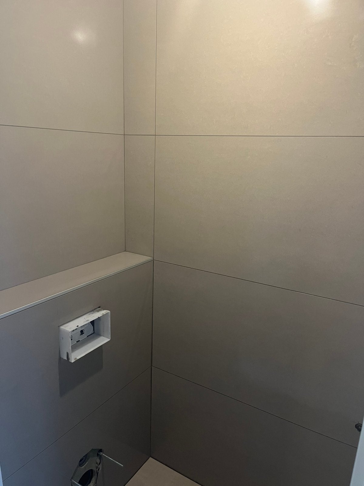 Tegelzetter toilet klaar >375€+lijm ook bij spoed, Ophalen of Verzenden