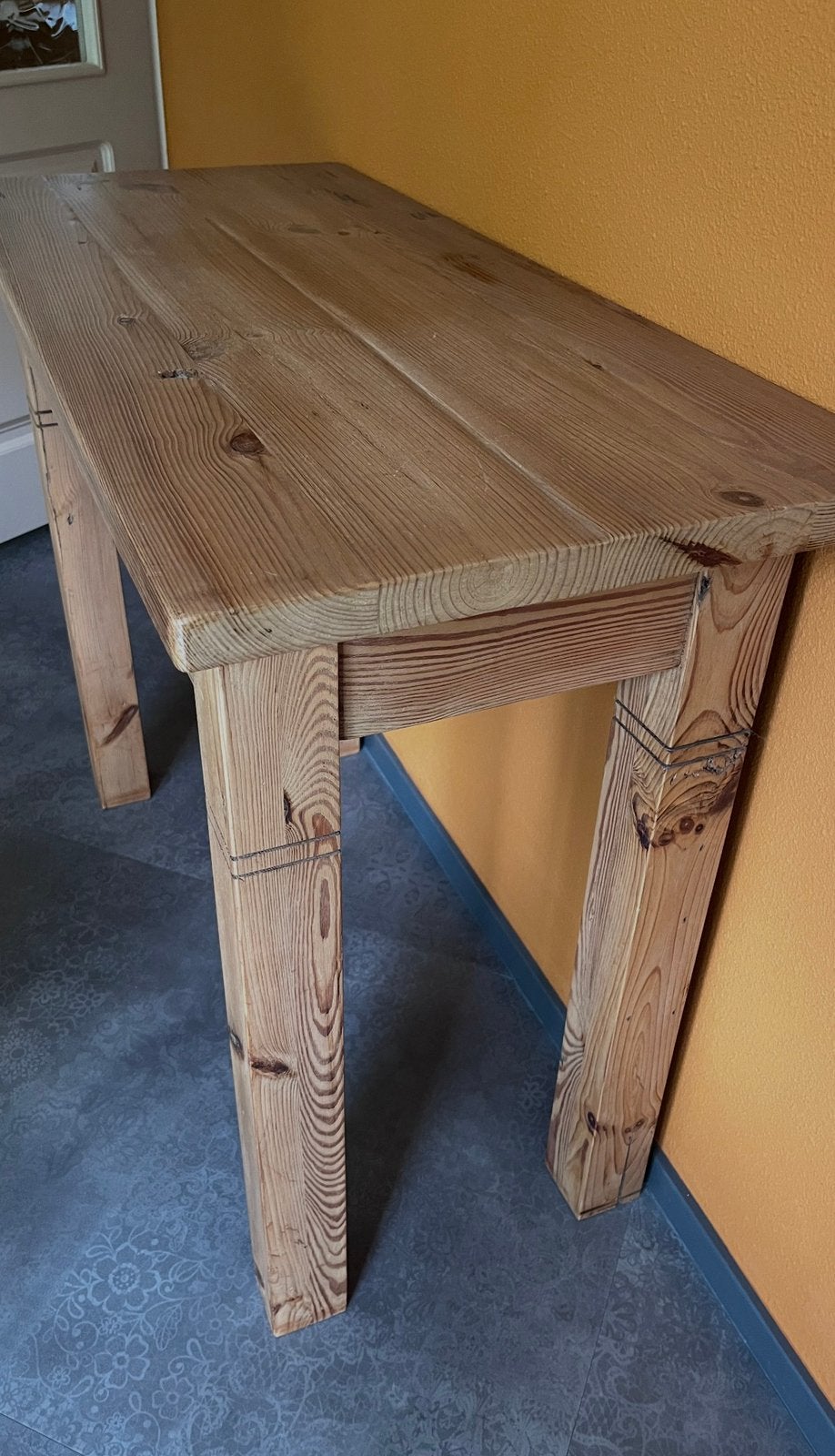 Massief houten sidetable met lade, Ophalen, Gebruikt, 100 tot 150 cm, Tot twee personen