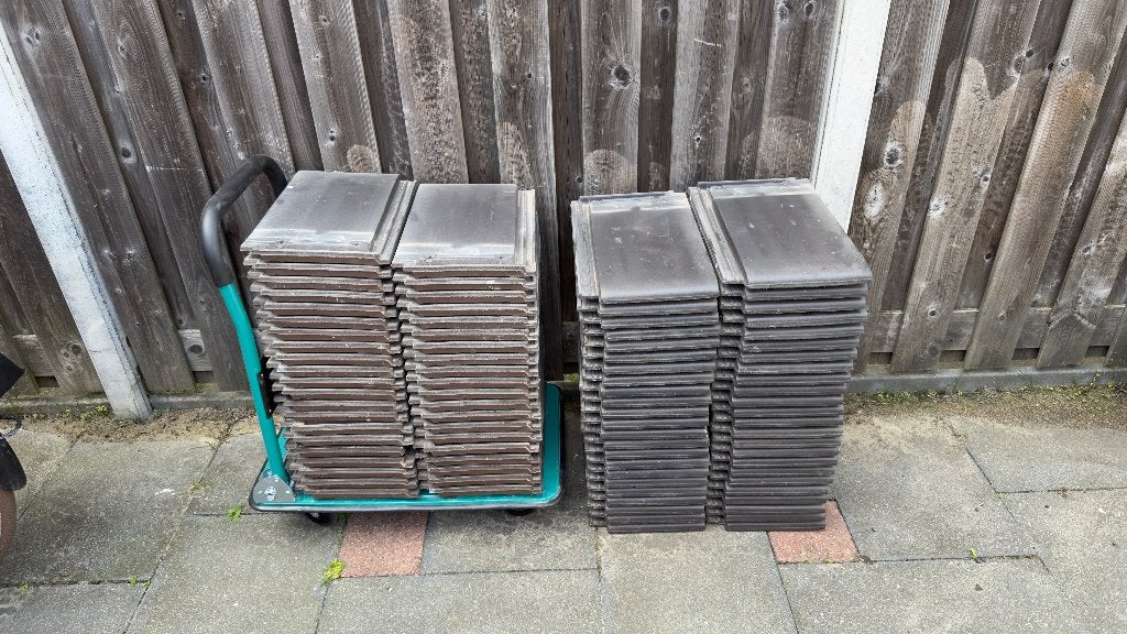 85 Keramische Dakpannen (Lafarge FT 10, antraciet), Ophalen, Steen of Klei, Zwart, 5 tot 10 m²