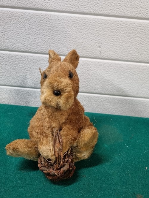 -	Konijn beeld met mandje, Ophalen of Verzenden