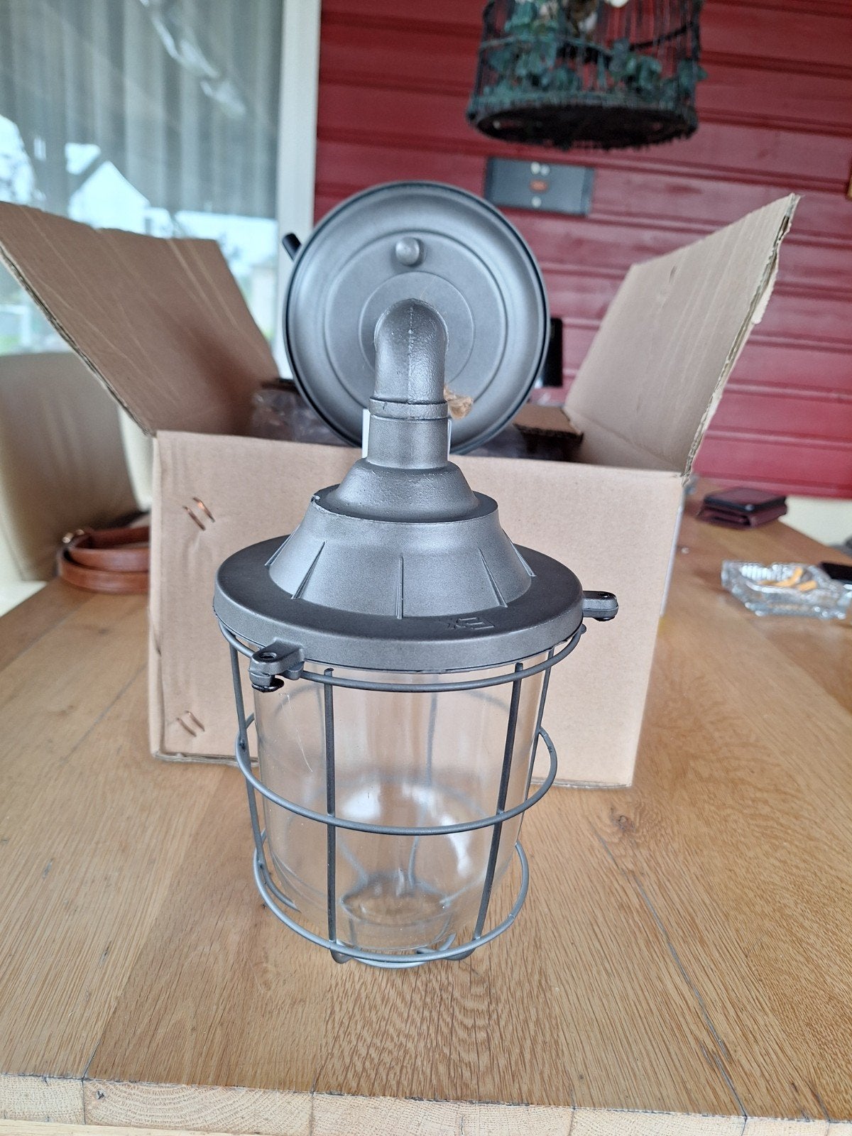 Robuuste Buiten Hanglamp - Grijs Metaal met Glazen Kap, Waterbestendig, Grijs, Industrieel, Nieuw