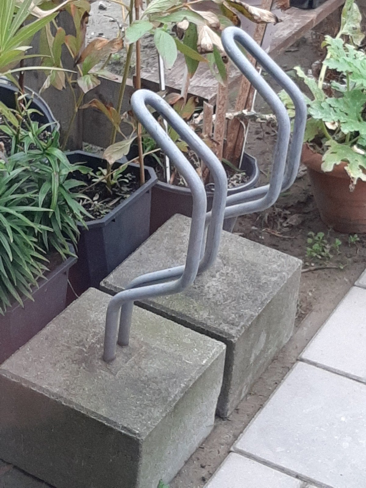 Fietsbeugel met beton voet, Ophalen of Verzenden, Zo goed als nieuw