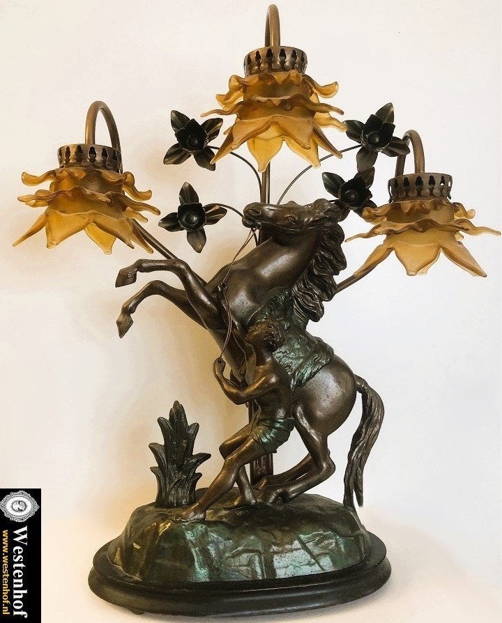 Franse tafellamp - schemerlamp met beeld paard en knecht
