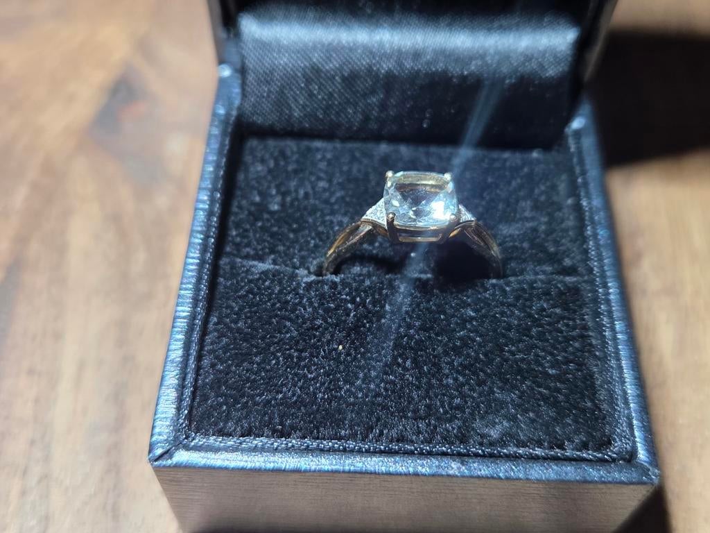 Ring 14 karaat wit goud met amethyst en kleine diamantjes, Wit, Ophalen of Verzenden, Zo goed als nieuw, 17 tot 18