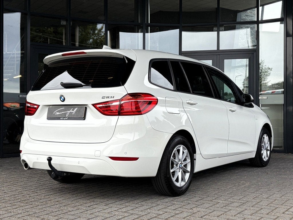 Bmw 2-SERIE GRAN TOURER 218I AUT. - NAVI PLUS - HEAD UP - TR, Auto's, Gebruikt, Euro 6, 2-Serie Gran Tourer, Wit