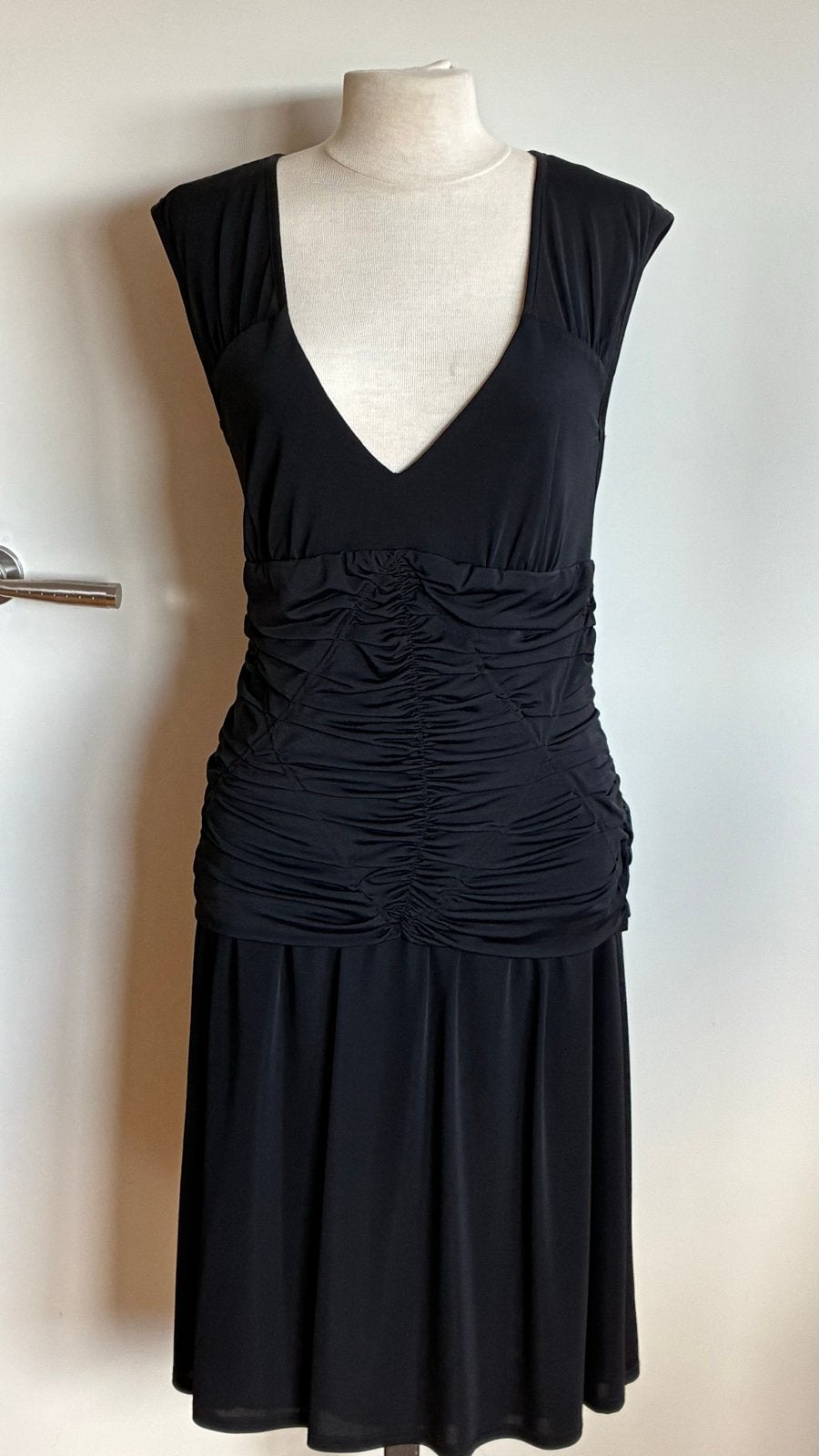 Elegante Zwarte Jurk van Ncowa,  Maat M (L), Kleding | Dames, Jurken, Maat 38/40 (M), Zwart, Ophalen of Verzenden, Zo goed als nieuw