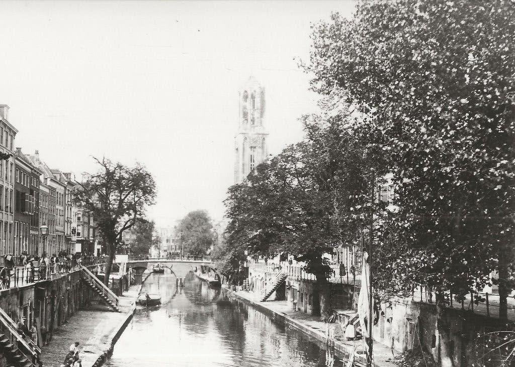 Utrecht Oude Gracht met trapjes naar de gracht Foto, Ophalen of Verzenden, Voor 1920, Ongelopen, Utrecht