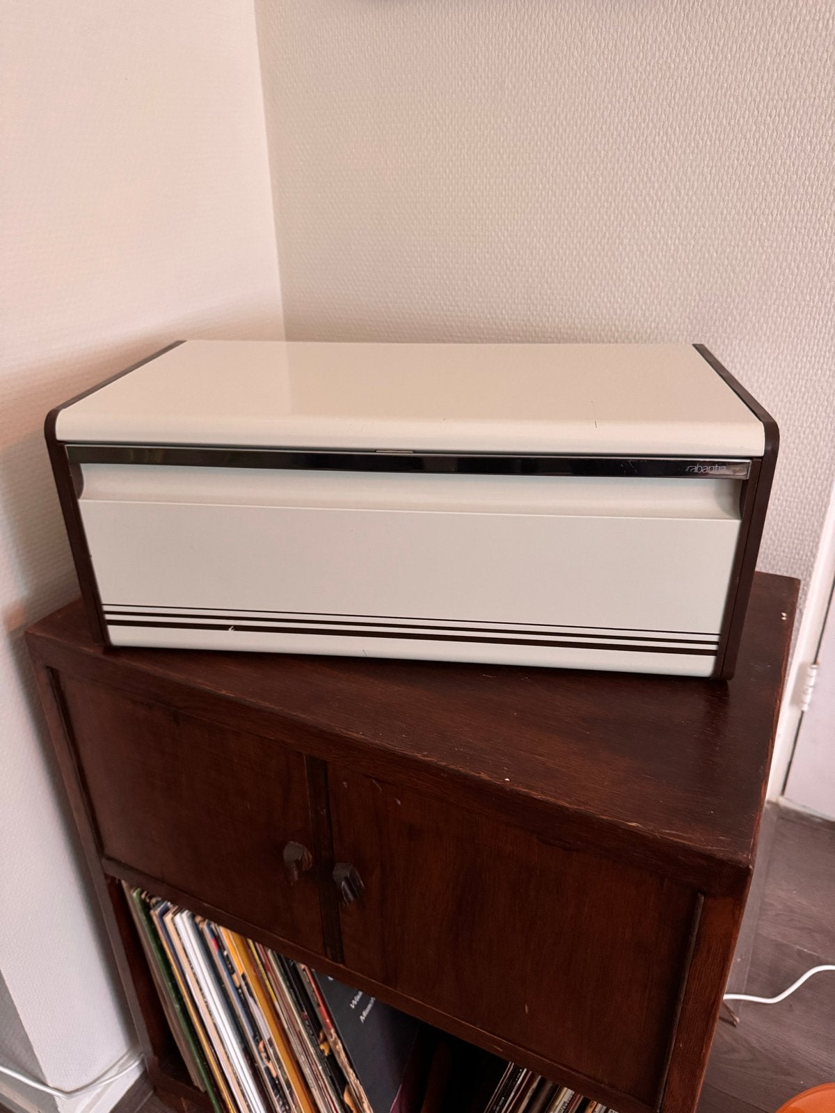 Vintage Brabantia Broodtrommel - crèmewit met Bruine Details, Huis en Inrichting, Gebruikt, Ophalen of Verzenden, Metaal, Brabantia