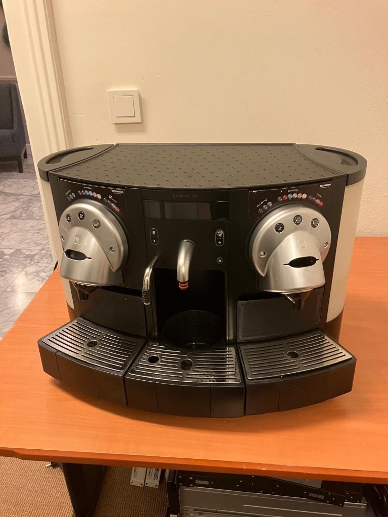 Nespresso Professional Type 734/CS223, Ophalen, Koffiepads en cups, Gebruikt, Overige modellen