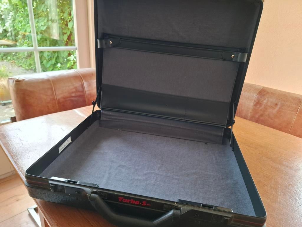 Attache koffer in goede staat., Ophalen of Verzenden, Zo goed als nieuw, Hard kunststof