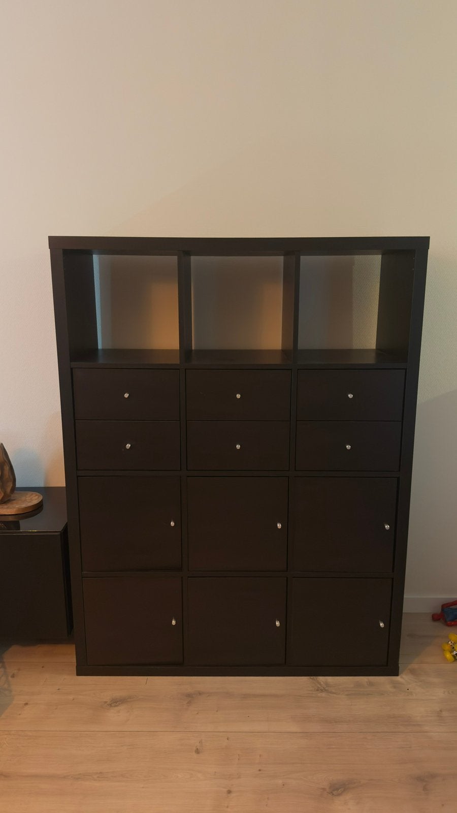 IKEA KALLAX vakkenkast 4x3 zwartbruin met deurtjes en lades, Ophalen, Gebruikt