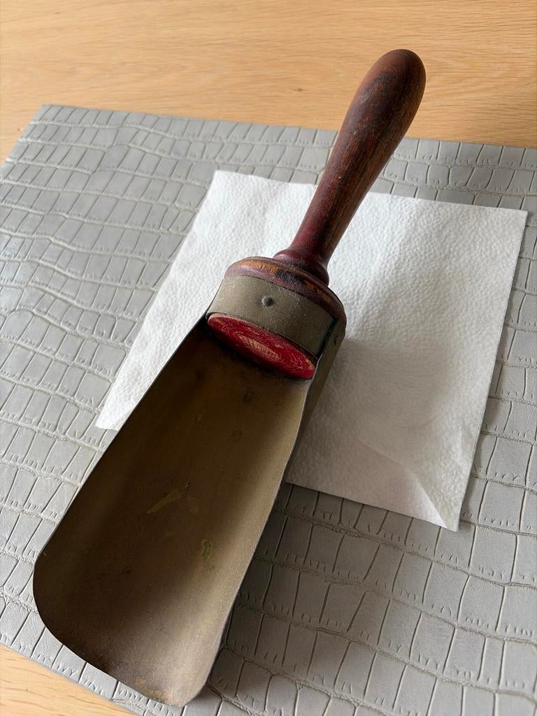 Antiek koperen schepje met houten handvat, Ophalen