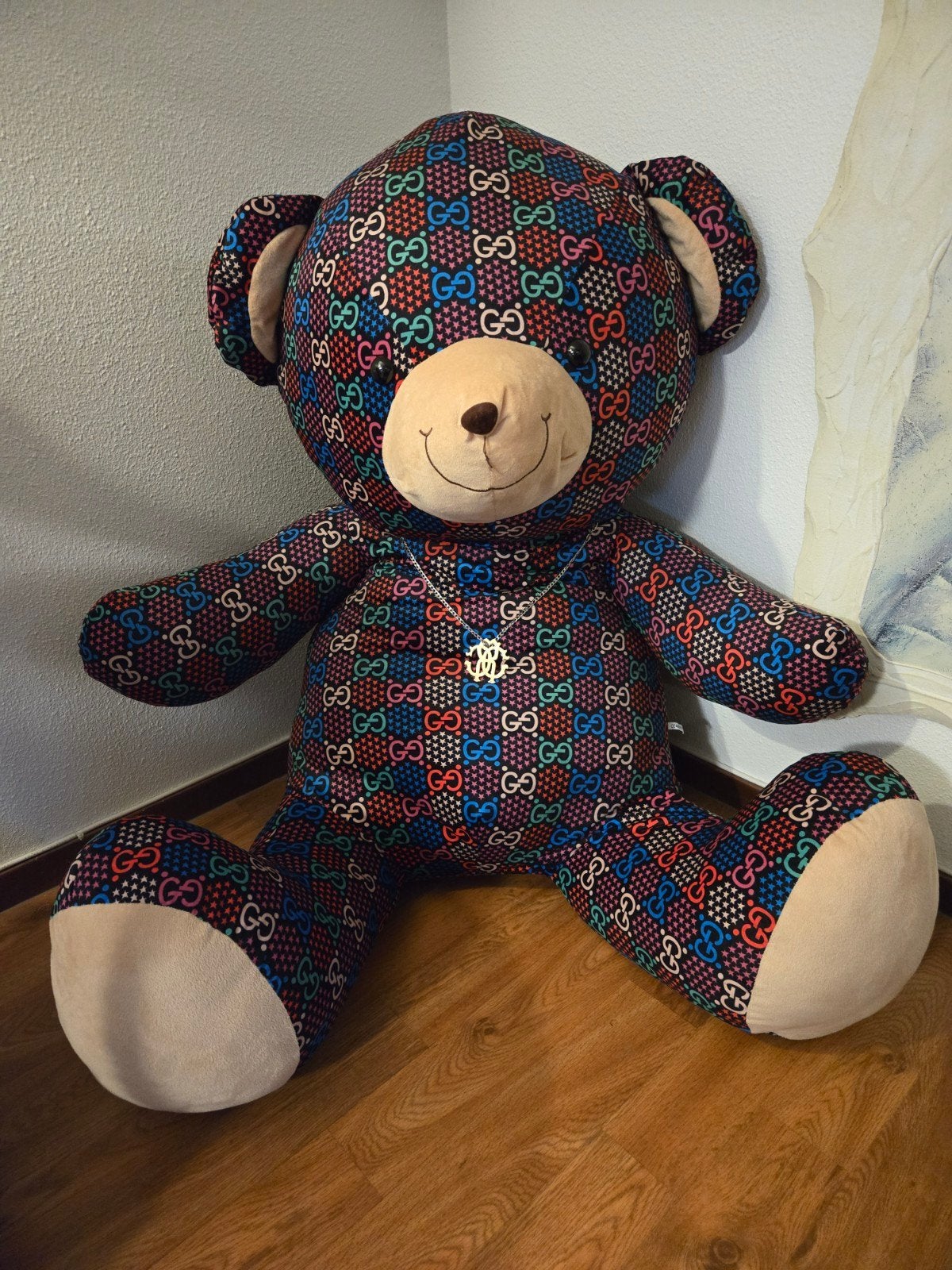 Grote teddybeer met Gucci-achtig patroon, 85 cm zittend, Ophalen, Zo goed als nieuw, Beer