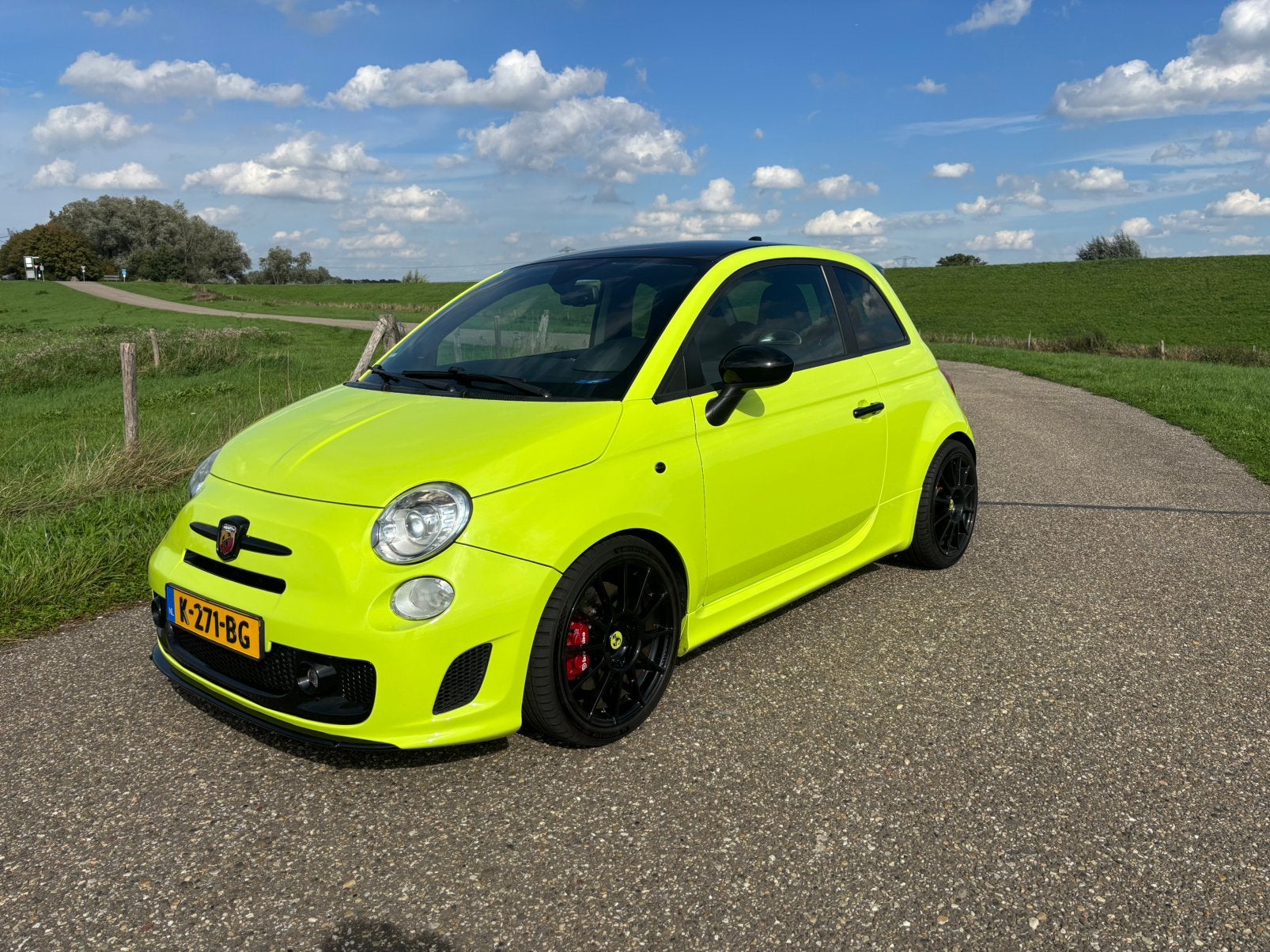 Abarth 500 in topstaat in de juiste kleur, Voorwielaandrijving, 15 km/l, 40 €/maand, 4 cilinders