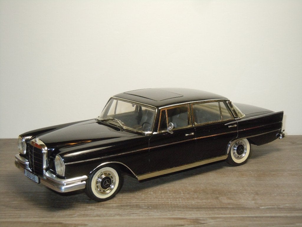 Mercedes 300SE Saloon - Revell 1:18, Gebruikt, Duitsland, Auto, Verzenden