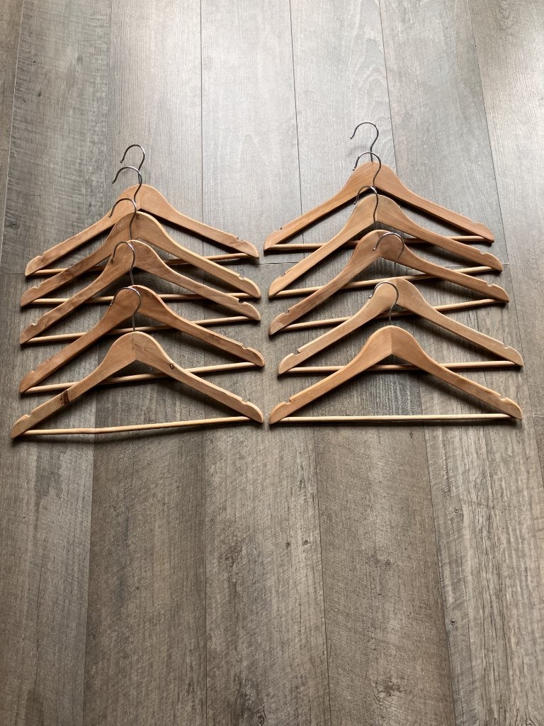 Set van 10 houten kledinghangers, Kleding | Dames, Kledinghangers, Ophalen of Verzenden, Zo goed als nieuw, Hout, Volwassenen