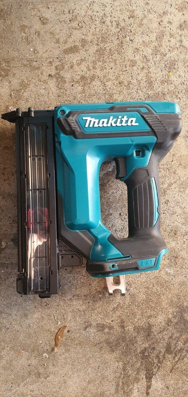 Makita DFN350 Accu afwerktacker 18Ga 18V Basic Body, Ophalen of Verzenden, Zo goed als nieuw