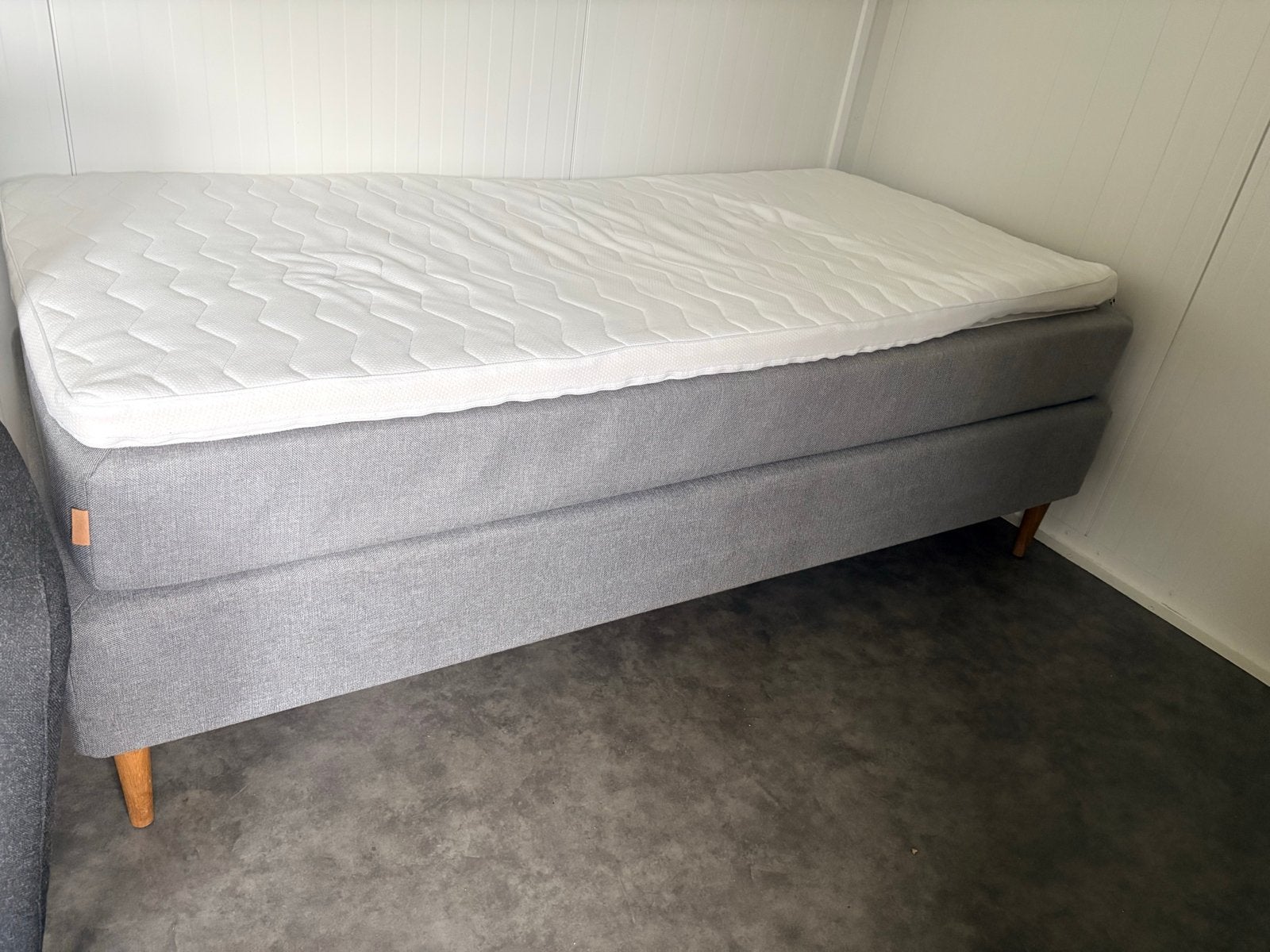 Comfortabel eenpersoons boxspringbed met topper, Ophalen, 90 cm, Eenpersoons, Zo goed als nieuw