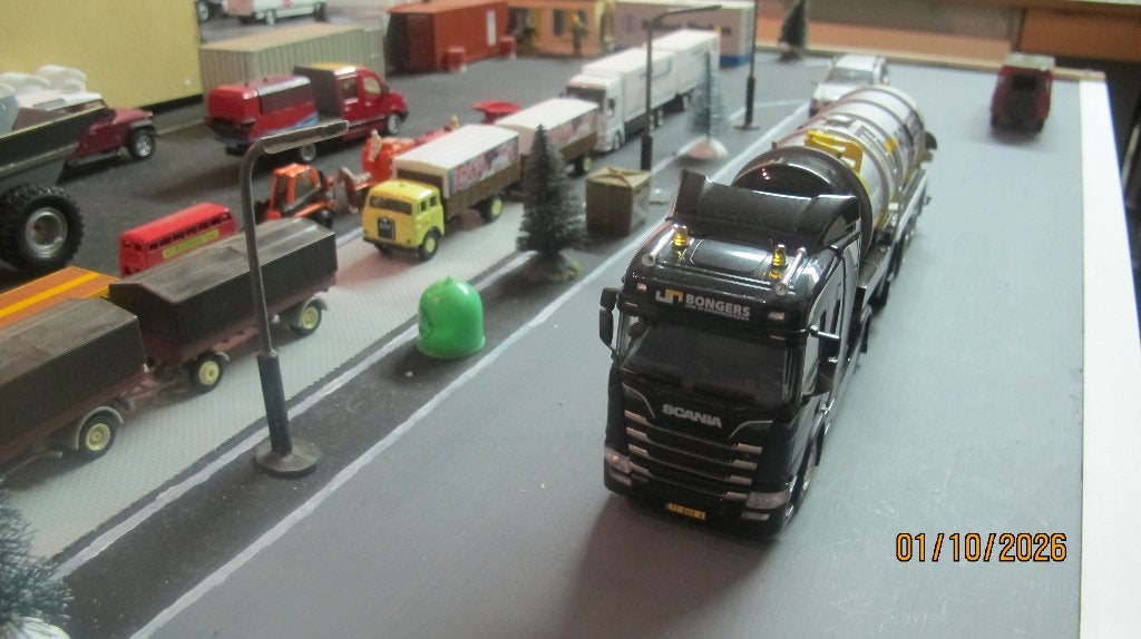 WSI Scania + Mesttrailer Bongers B Keuse Z.G.A.N., Hobby en Vrije tijd, Ophalen of Verzenden, Zo goed als nieuw, Bus of Vrachtwagen