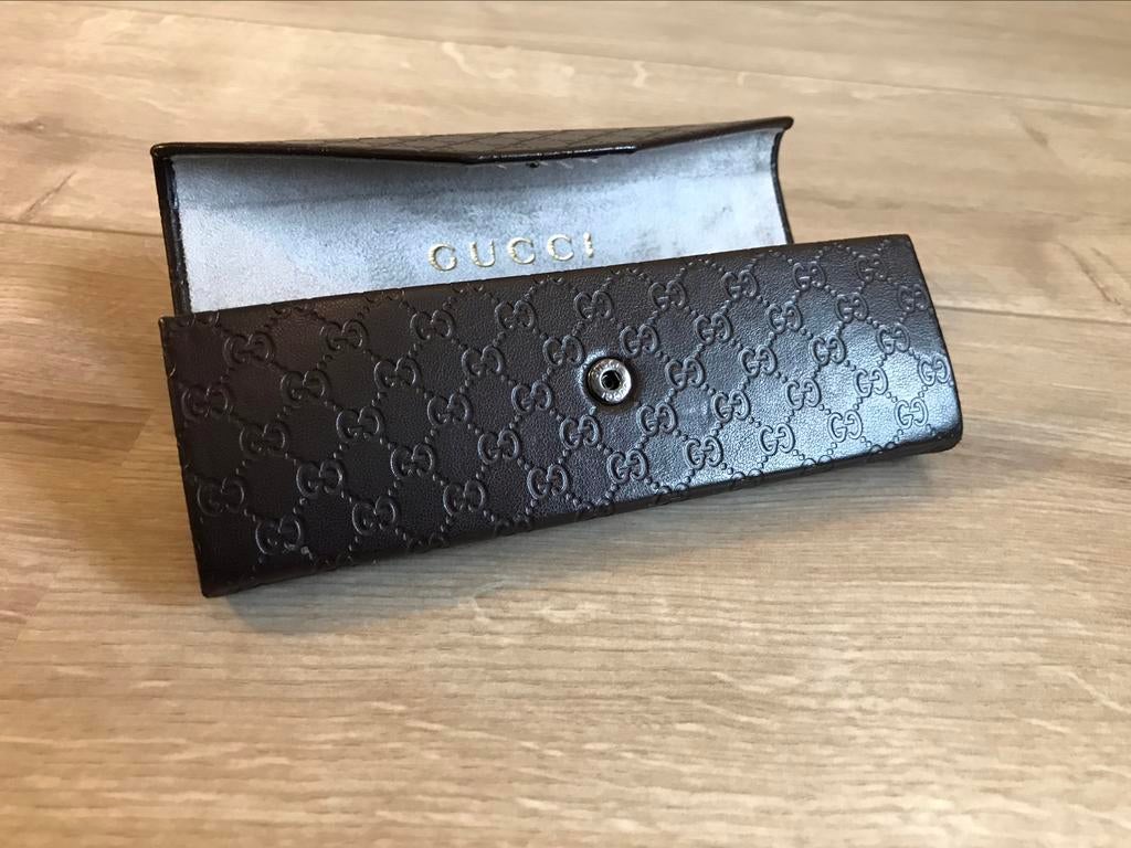 Gucci brillen bril prada brillenkoker versace bruin case, Sieraden, Tassen en Uiterlijk, Zonnebrillen en Brillen | Dames, Ophalen of Verzenden