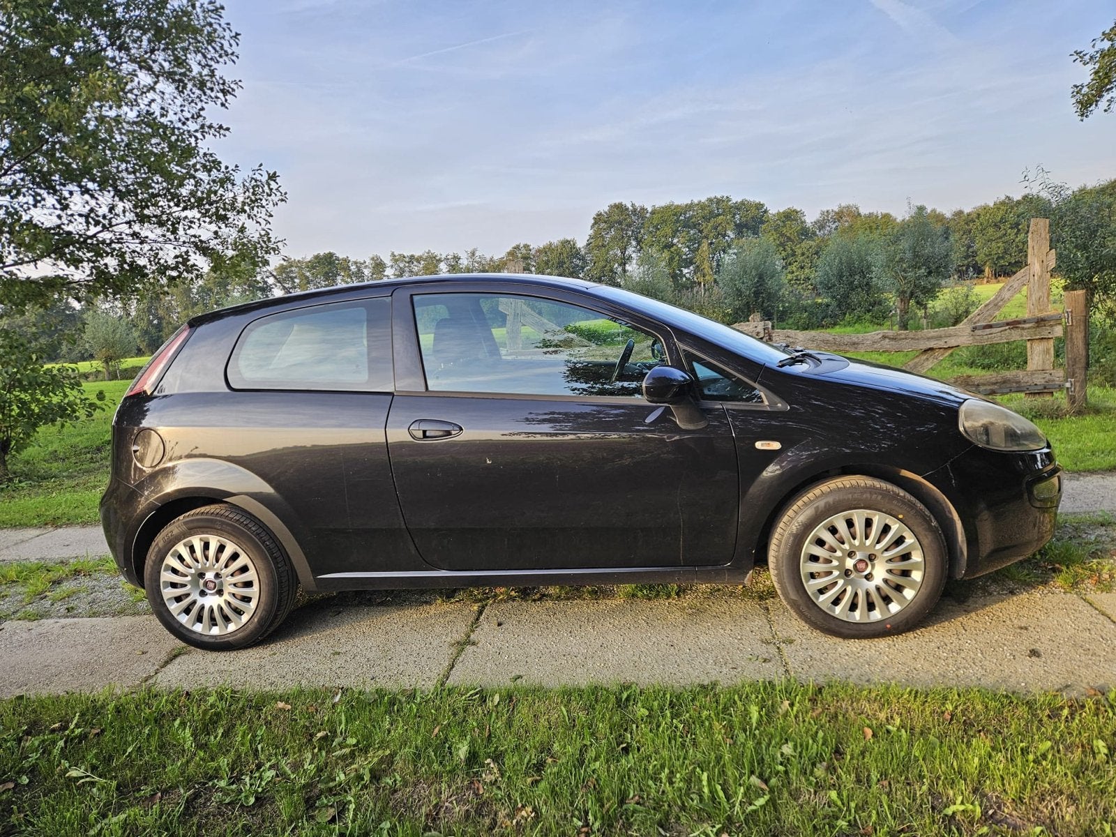 Fiat Punto 1.2 51KW/69PK 3DR Grande 2011 Zwart, Voorwielaandrijving, 40 €/maand, 1242 cc, 4 cilinders