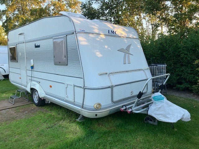Caravan LMC Dominant 475RD met mover, modeljaar 2002, Vast bed, Schokbreker, Rondzit, 750 - 1000 kg