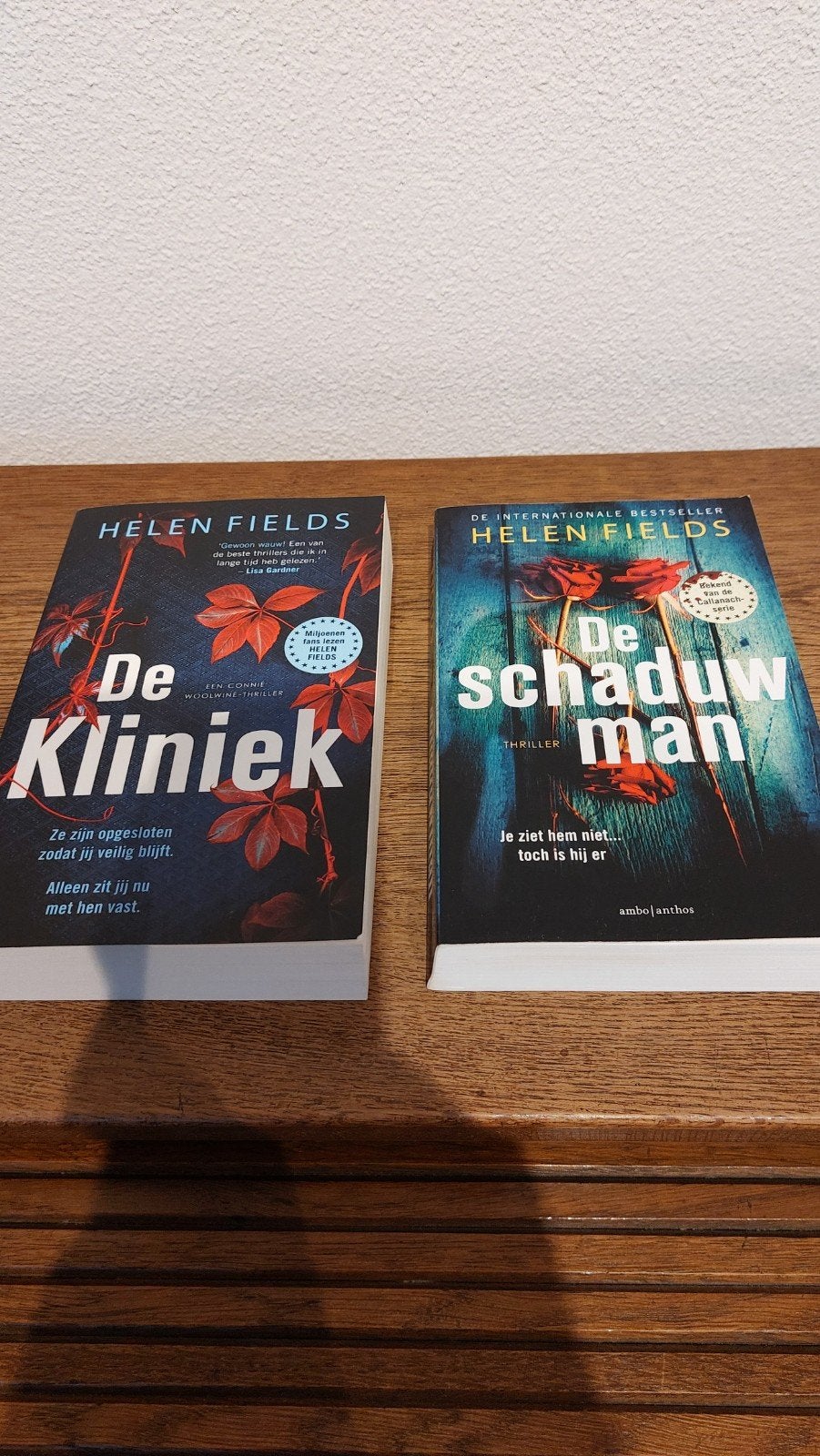 Helen Fields - De Schaduwman & De Kliniek (thriller), Ophalen of Verzenden, Zo goed als nieuw, Helen Fields