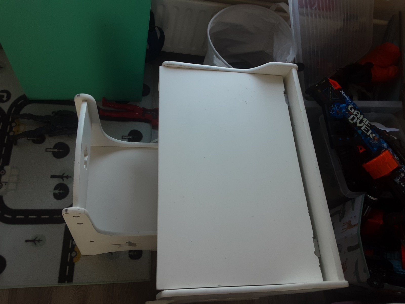 Wit kinderbureau met stoel - Ster design, Kinderen en Baby's, Ophalen, Gebruikt, Tafel(s) en Stoel(en)