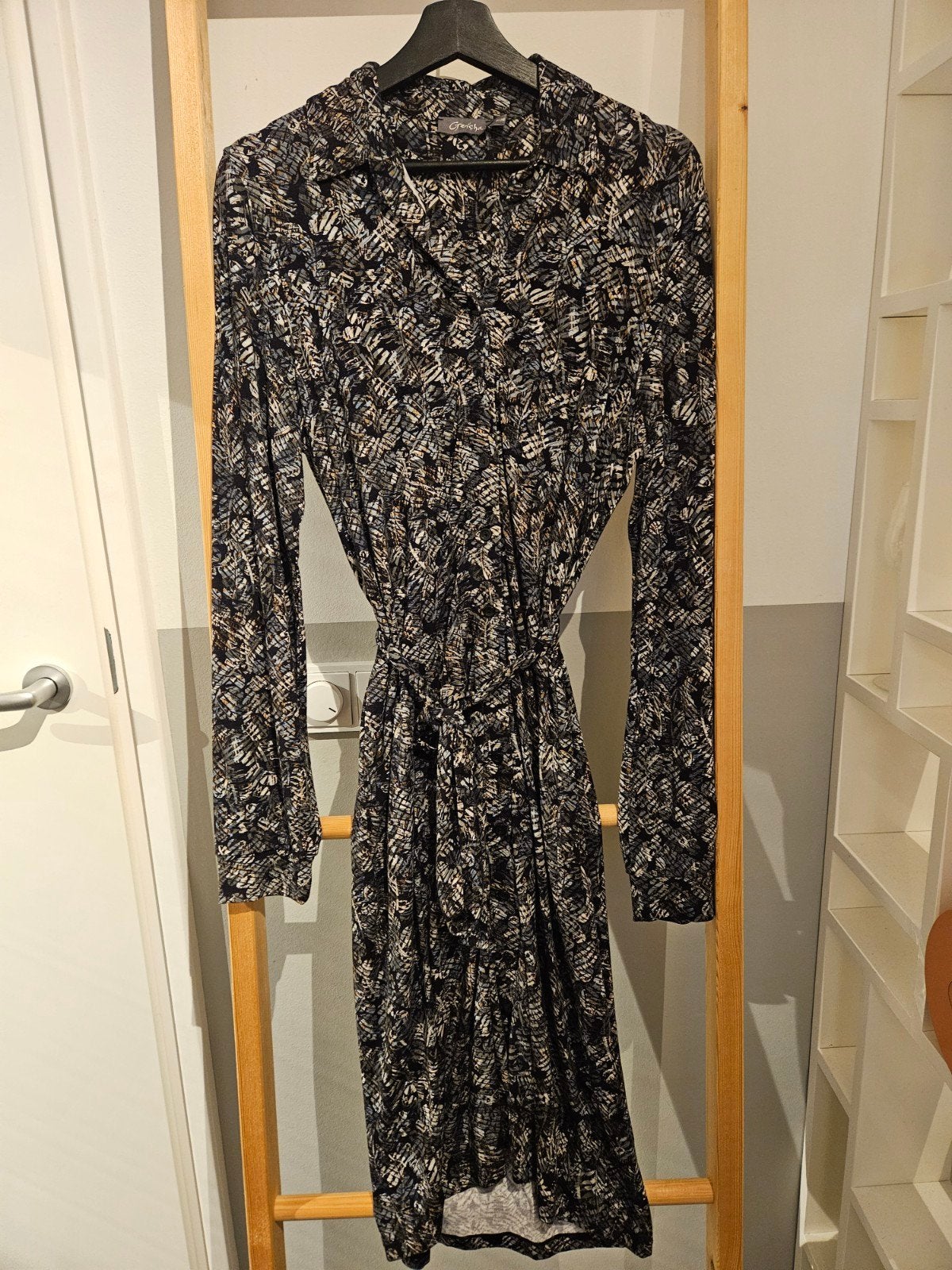 Geisha Jurk Maat S/36 - Zwart/Blauw/Beige Print, Kleding | Dames, Jurken, Geisha, Zwart, Ophalen of Verzenden, Zo goed als nieuw