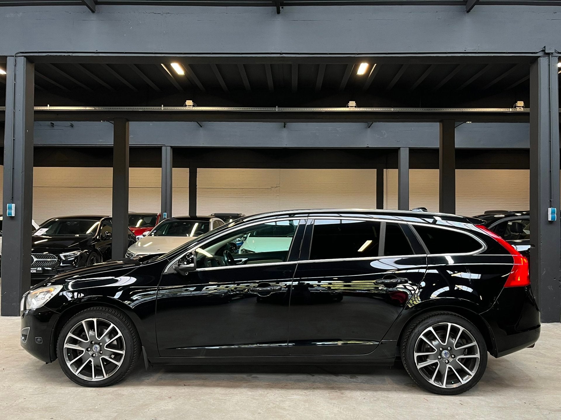 Volvo V60 1.6 T4F Summum /Dodehoek/Cruise/XenonLed/Stoelverw, Auto's, Gebruikt, 4 cilinders, Overige brandstoffen, Zwart